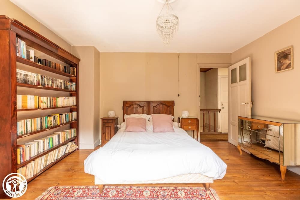 Photo of Bedroom in Miremont