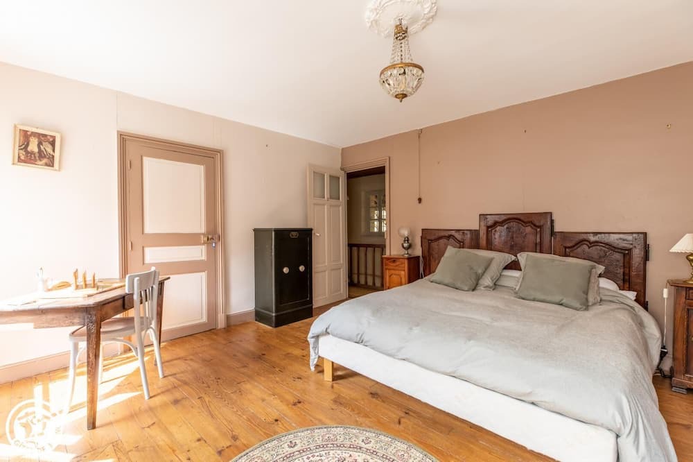 Photo of Bedroom in Miremont