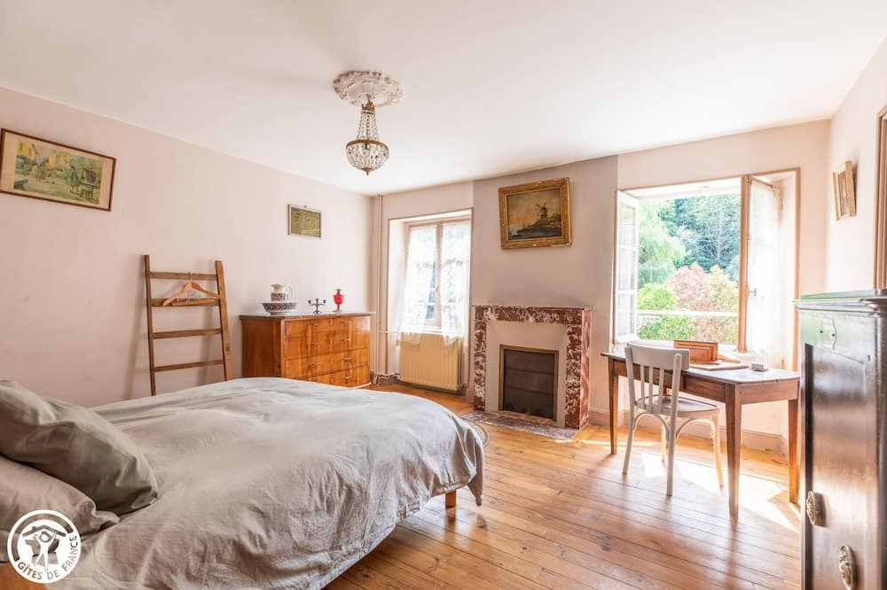 Photo of Bedroom in Miremont