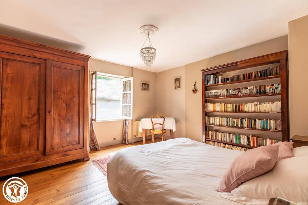 Photo of Bedroom in Miremont
