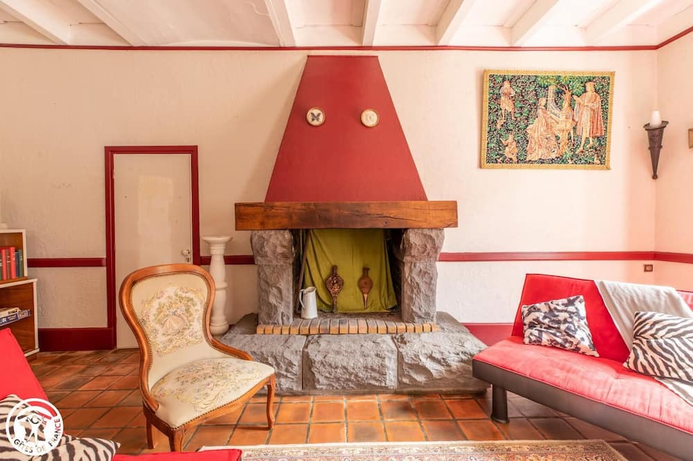 Photo of Livingroom in Miremont