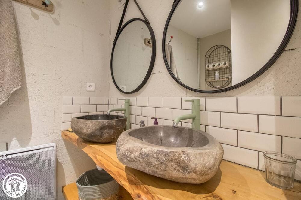 Photo of Bathroom in Egliseneuve-des-Liards
