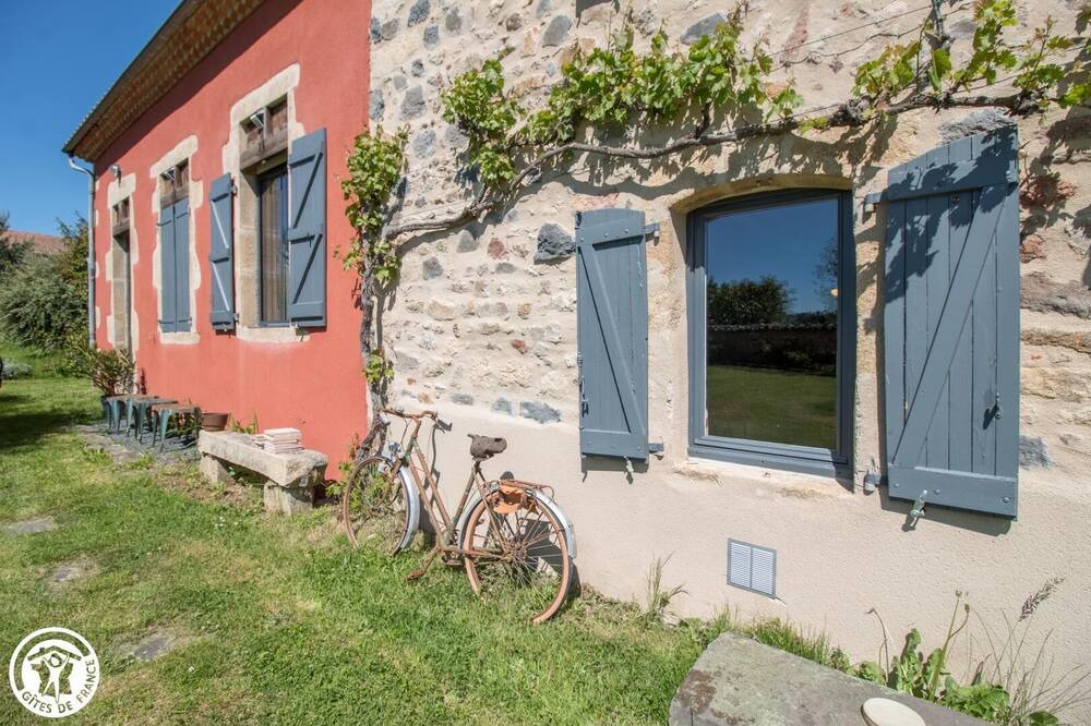 Photo of Patio Balcony in Egliseneuve-des-Liards