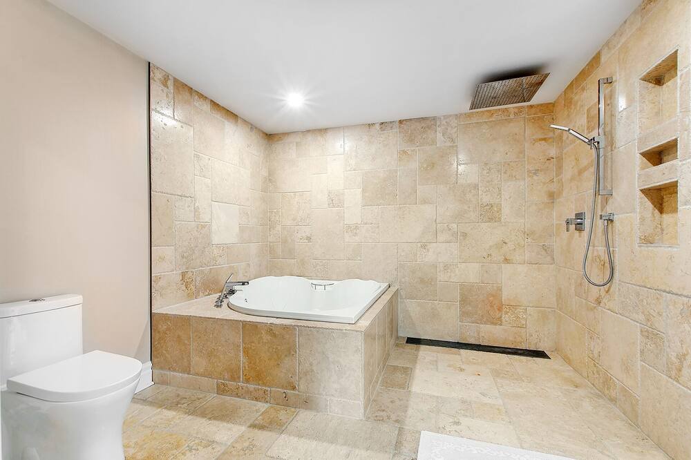 Photo of Bathroom in Notre-Dame-de-la-Merci