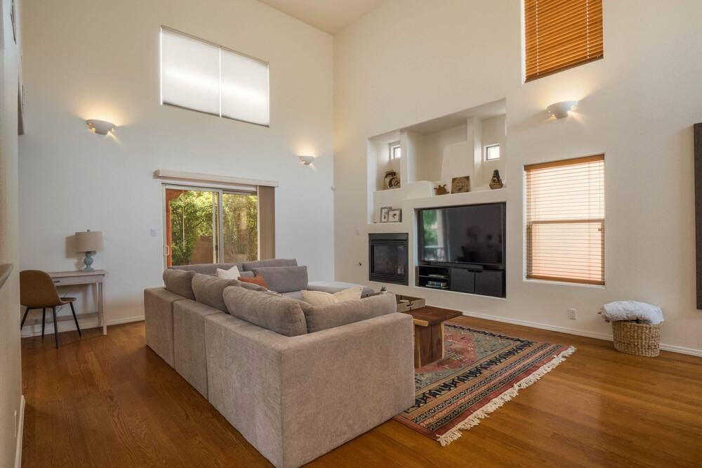Photo of Livingroom in Taylor Ranch