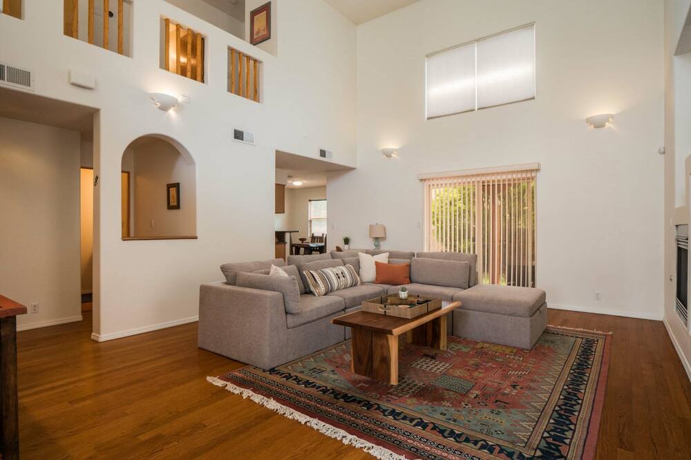 Photo of Livingroom in Taylor Ranch