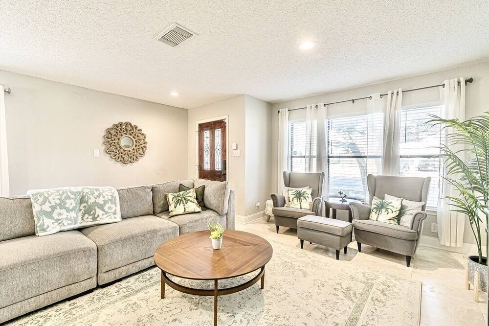 Photo of Livingroom in North San Antonio - SAT