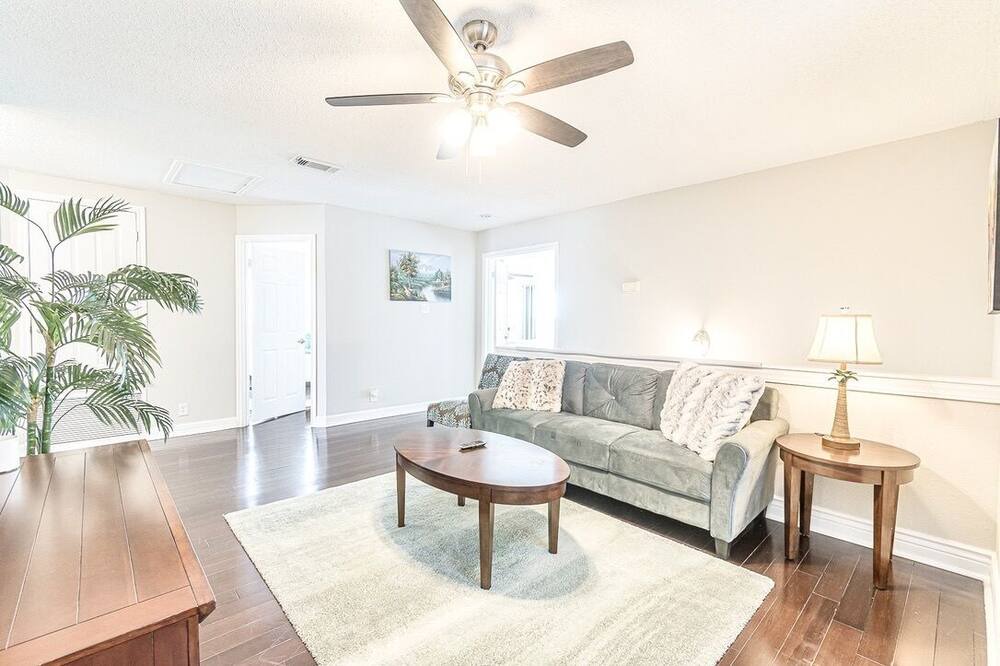 Photo of Livingroom in North San Antonio - SAT