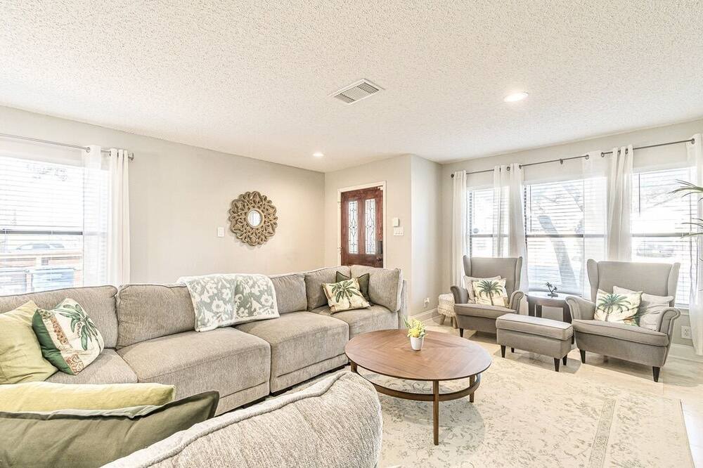 Photo of Livingroom in North San Antonio - SAT