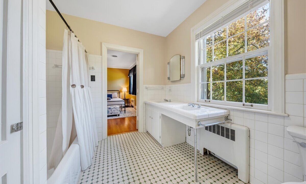 Photo of Bathroom in Martinsville