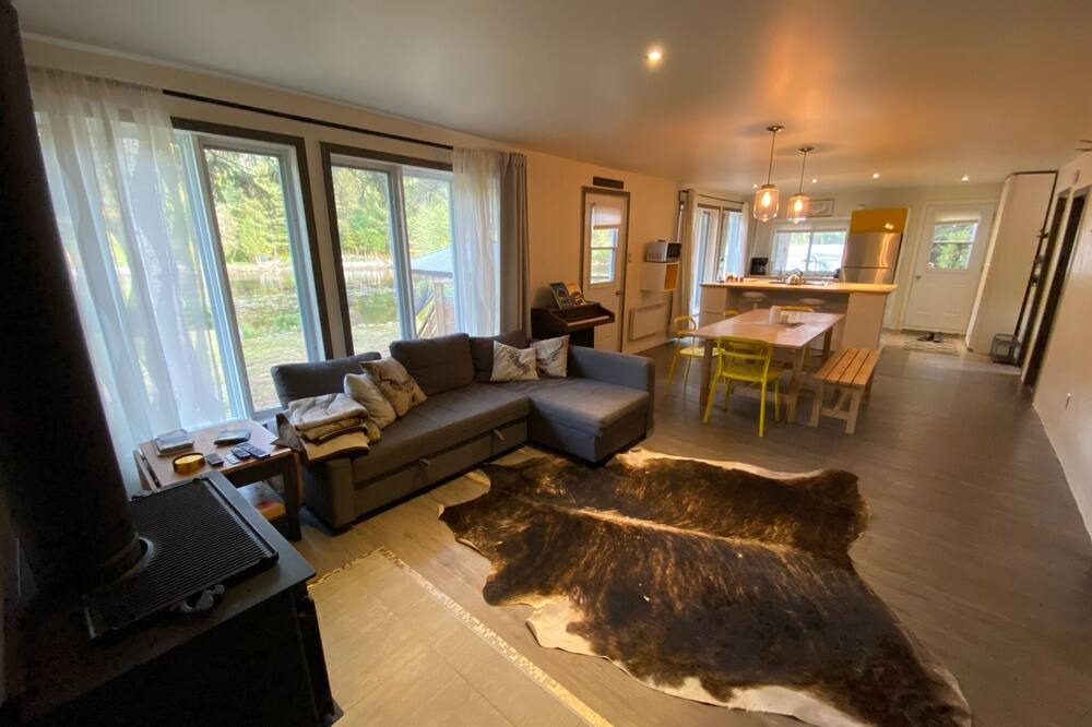 Photo of Livingroom in Saint-Alphonse-Rodriguez