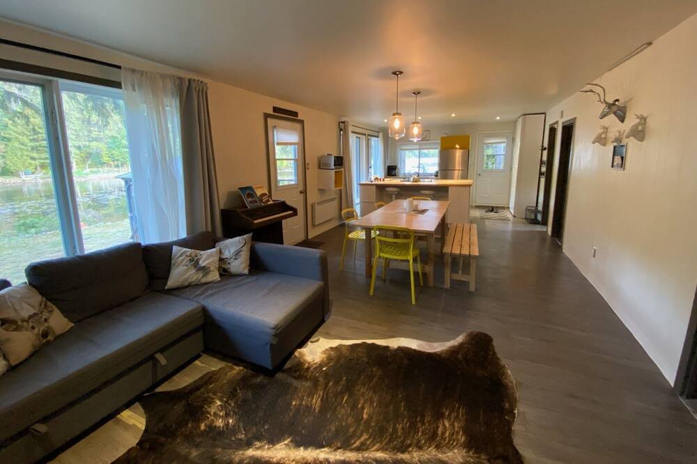 Photo of Livingroom in Saint-Alphonse-Rodriguez