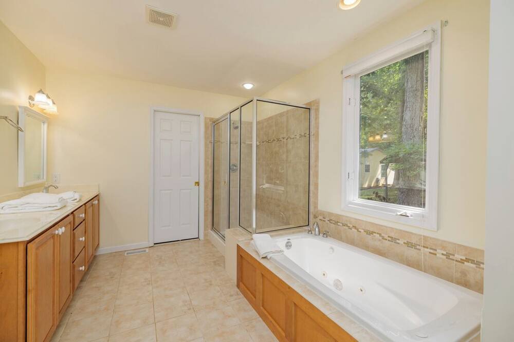 Photo of Bathroom in Hillcrest Point