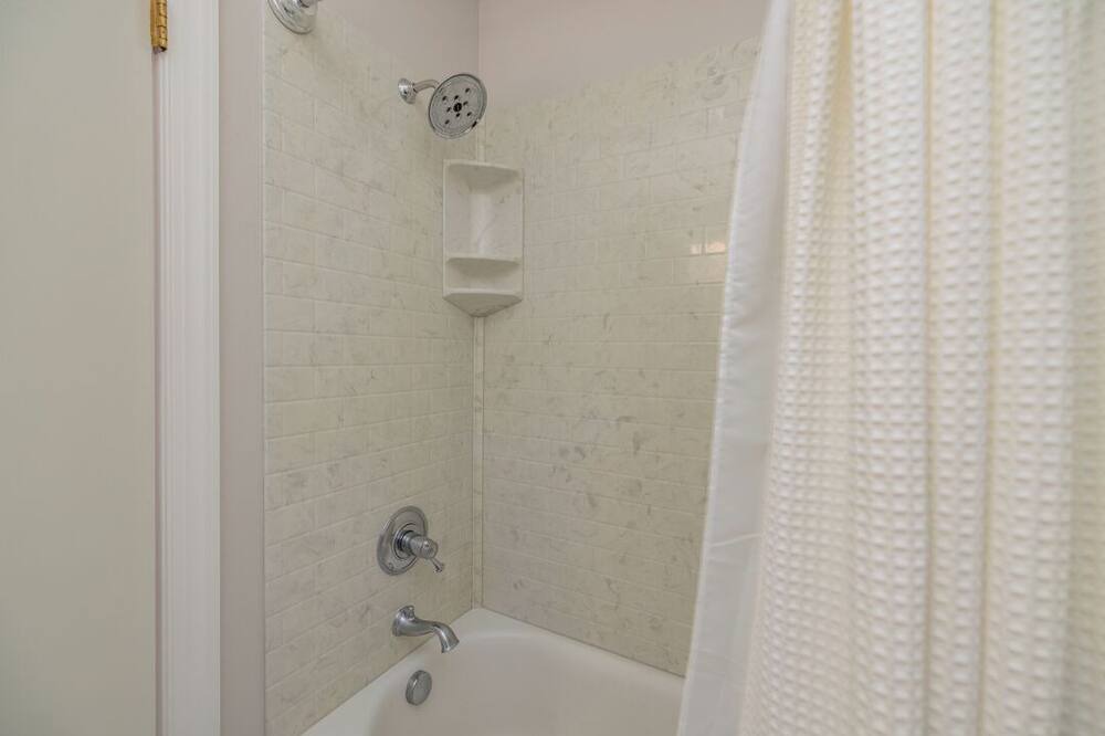 Photo of Bathroom in Hillcrest Point