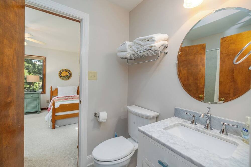 Photo of Bathroom in Hillcrest Point