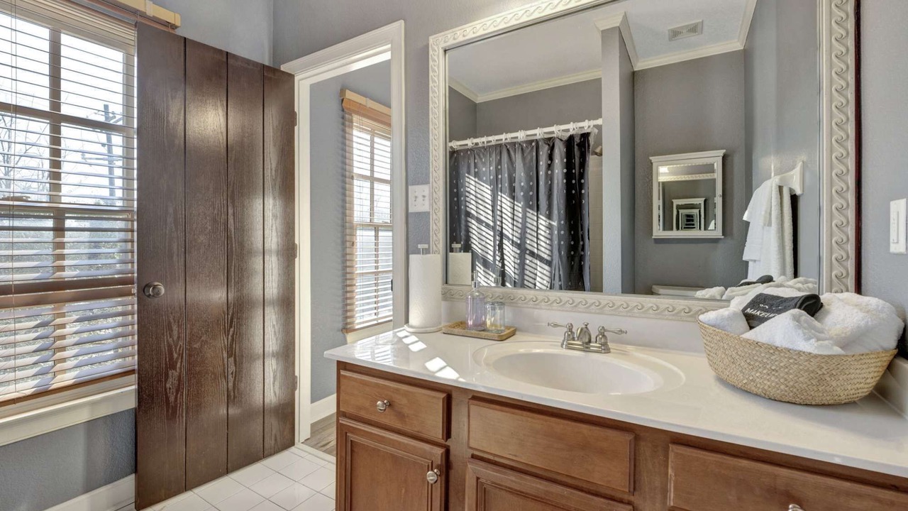 Photo of Bathroom in Central Gardens
