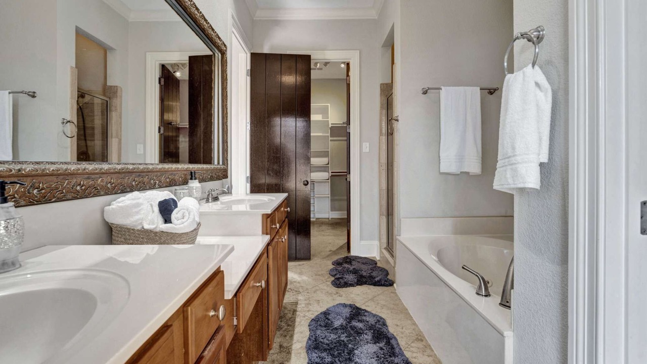 Photo of Bathroom in Central Gardens