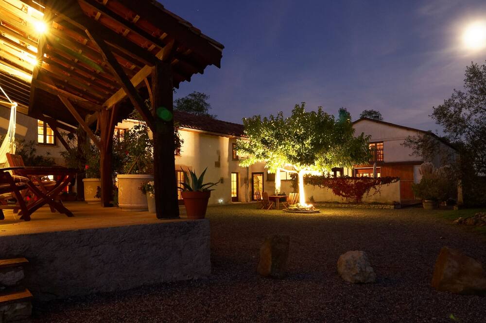 Photo of Patio Balcony in Castelnau-Barbarens