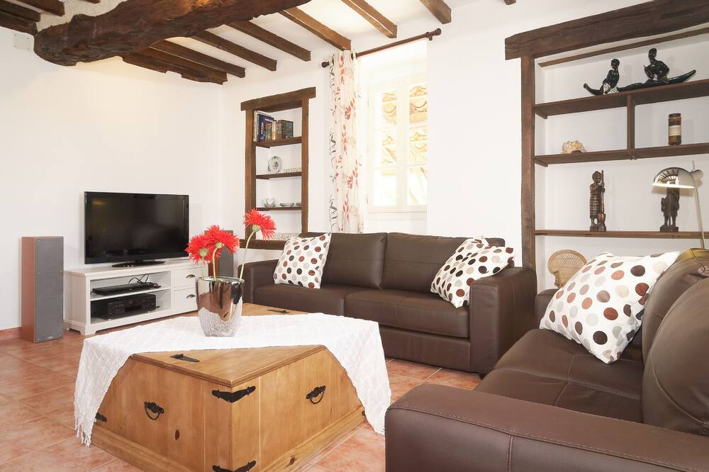 Photo of Livingroom in Castelnau-Barbarens