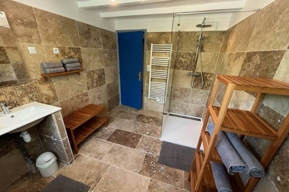 Photo of Bathroom in Castelnau-Barbarens