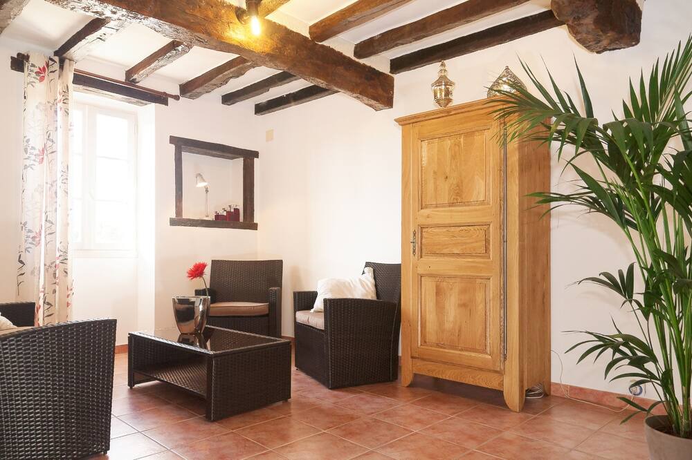 Photo of Livingroom in Castelnau-Barbarens