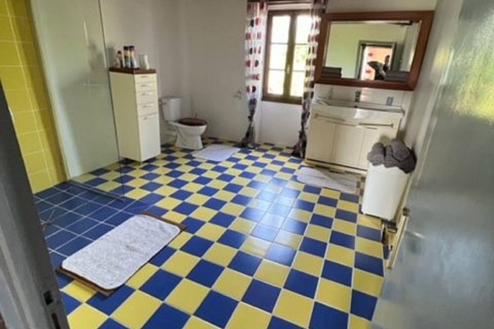Photo of Bathroom in Castelnau-Barbarens