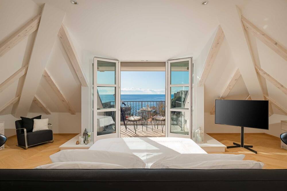 Photo of Bedroom in Pile