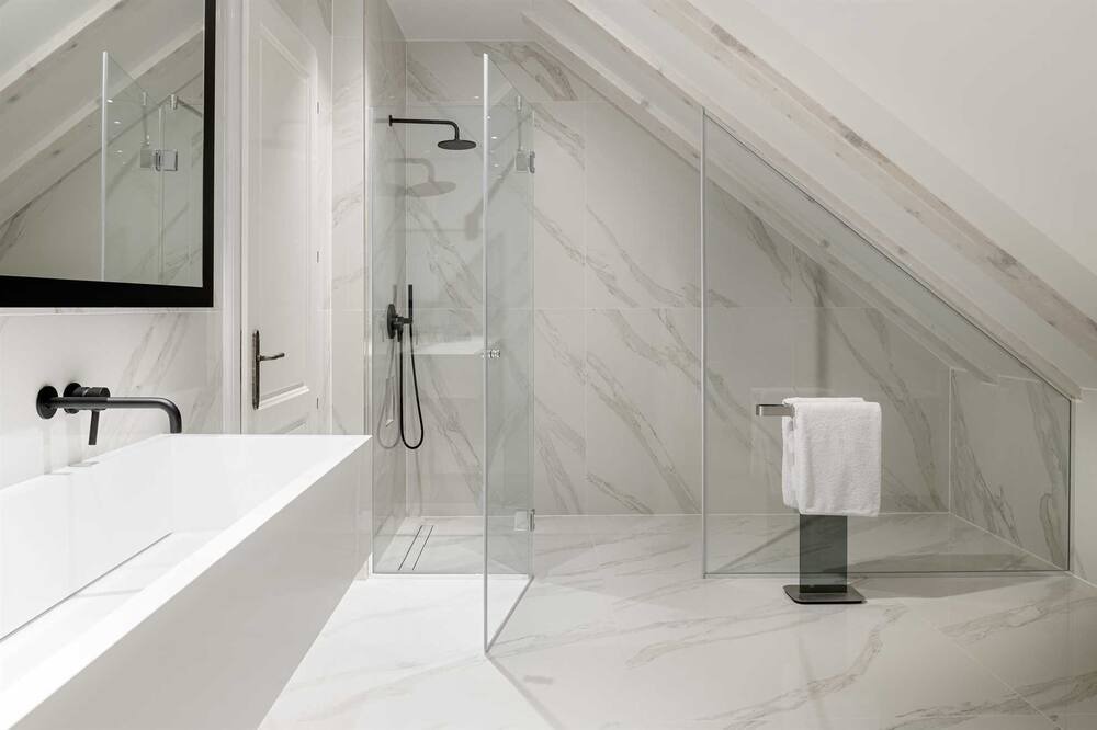 Photo of Bathroom in Pile
