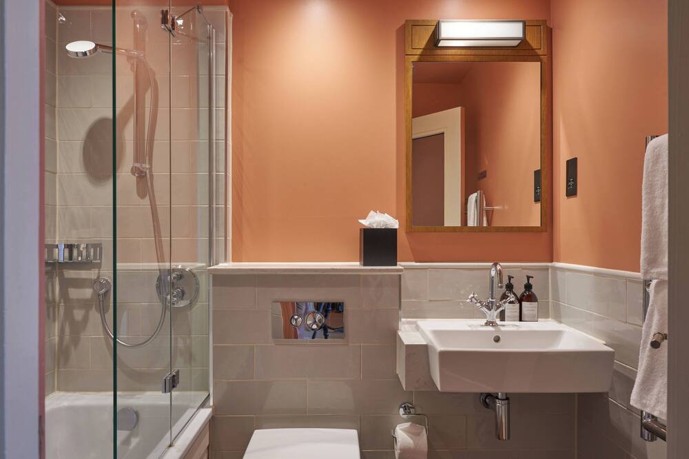 Photo of Bathroom in Selsdon and Ballards