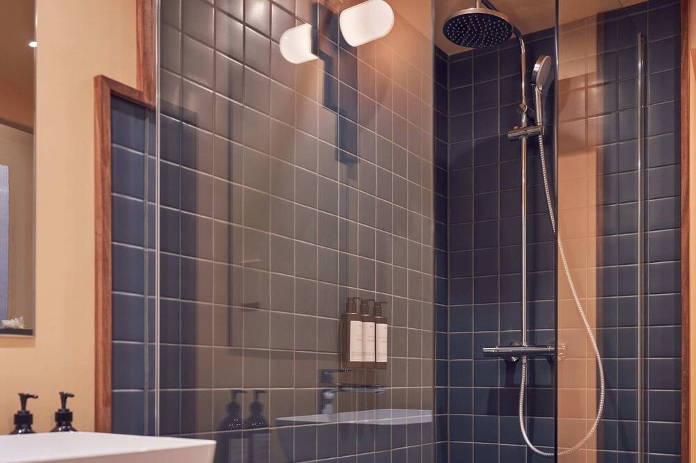 Photo of Bathroom in Selsdon and Ballards