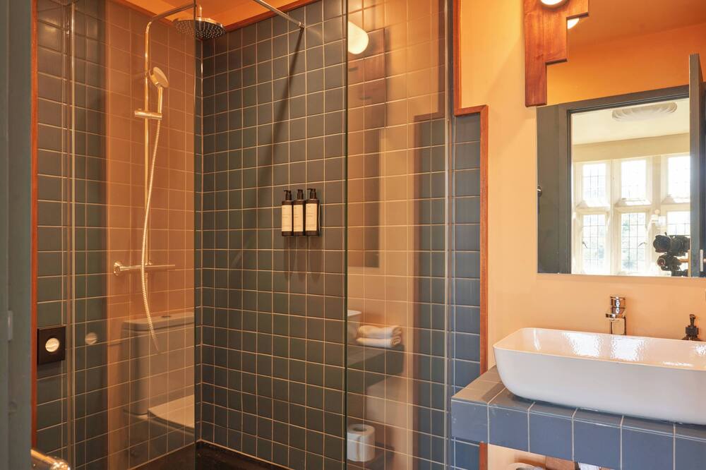 Photo of Bathroom in Selsdon and Ballards