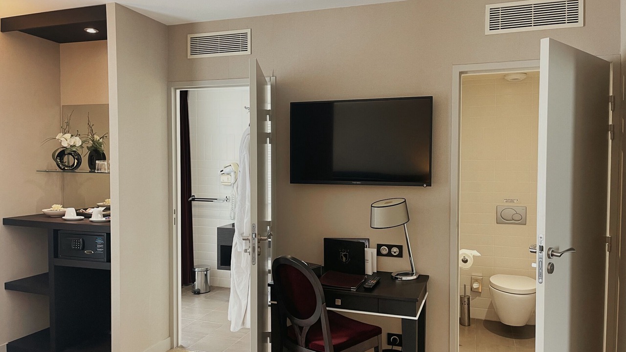 Photo of Bedroom in L'Isle-Adam