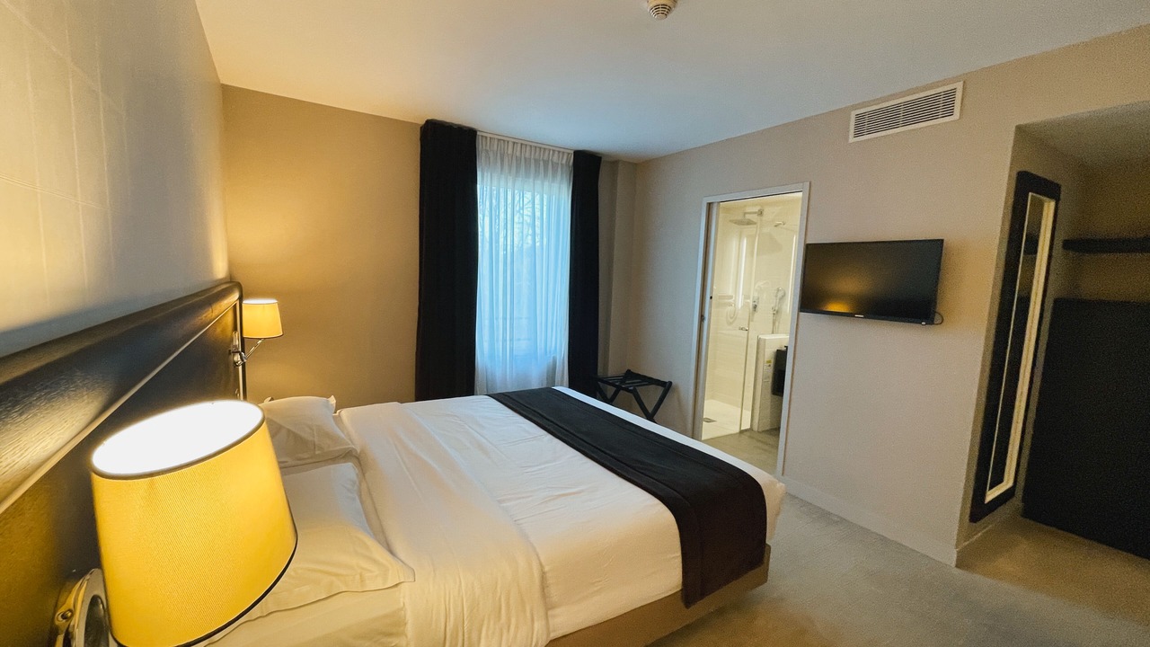 Photo of Bedroom in L'Isle-Adam