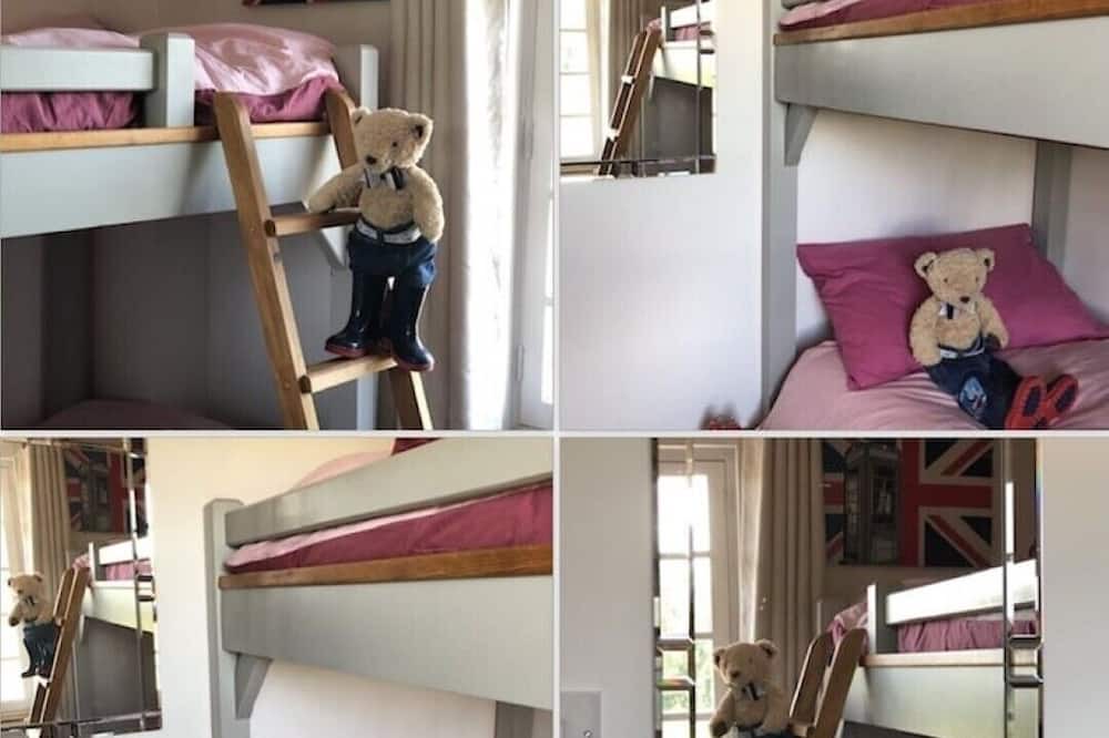 Photo of Bedroom in Fontaine-en-Bray