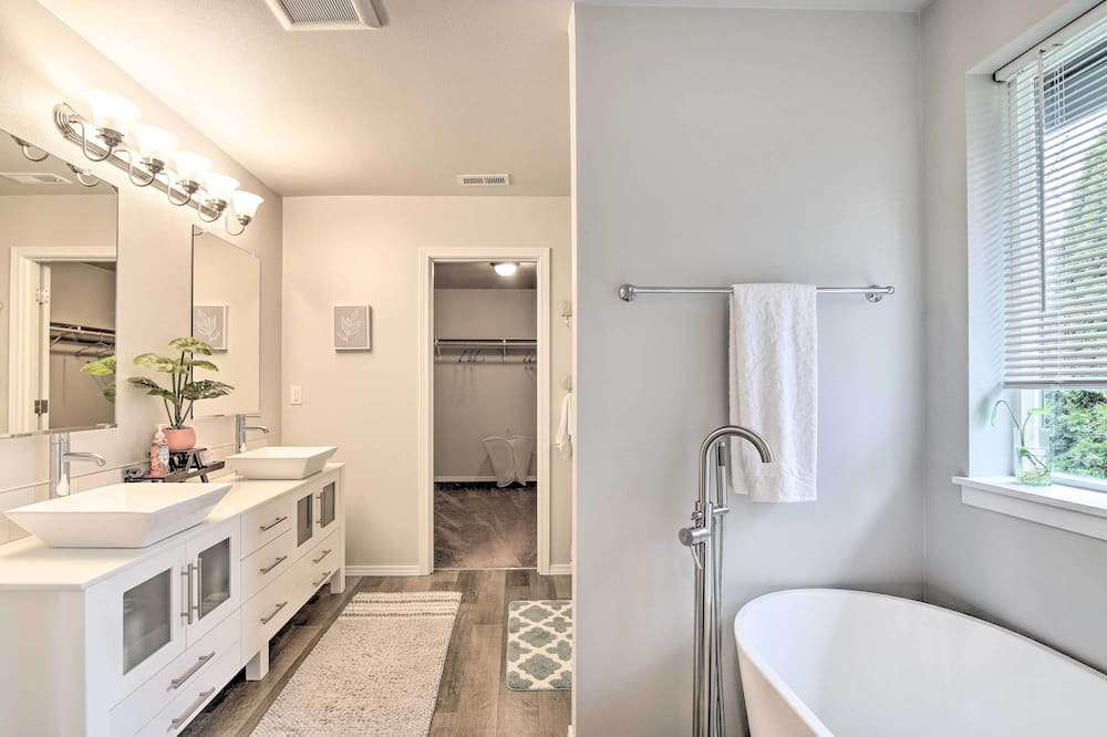 Photo of Bathroom in Covington