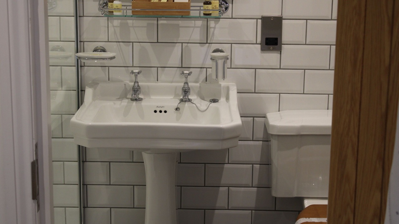 Photo of Bathroom in Niton