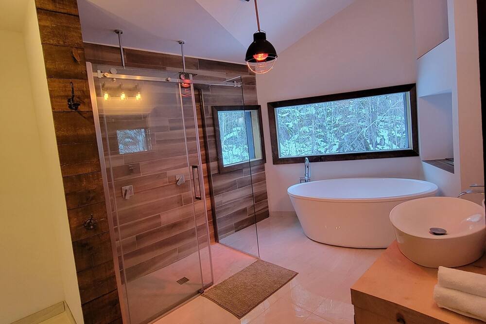 Photo of Bathroom in Saint-Hippolyte