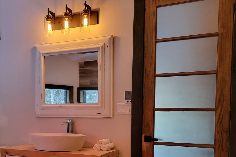 Photo of Bathroom in Saint-Hippolyte