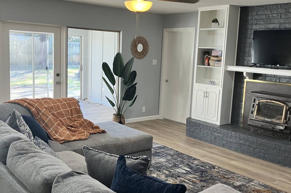 Photo of Livingroom in Euless