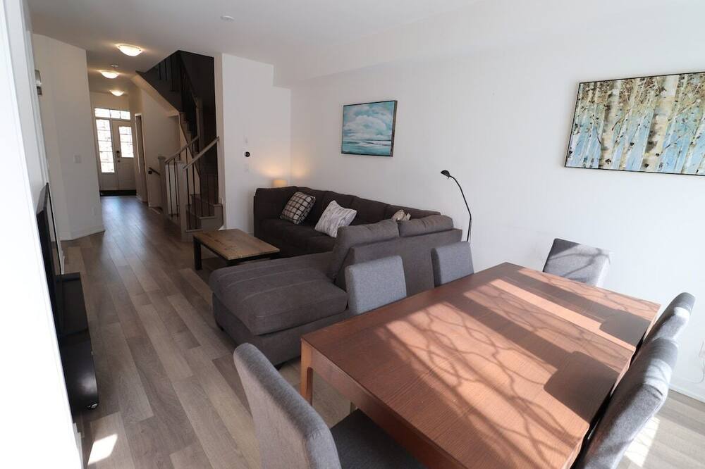 Photo of Livingroom in Newmarket