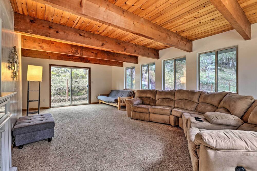 Photo of Livingroom in Mono Vista