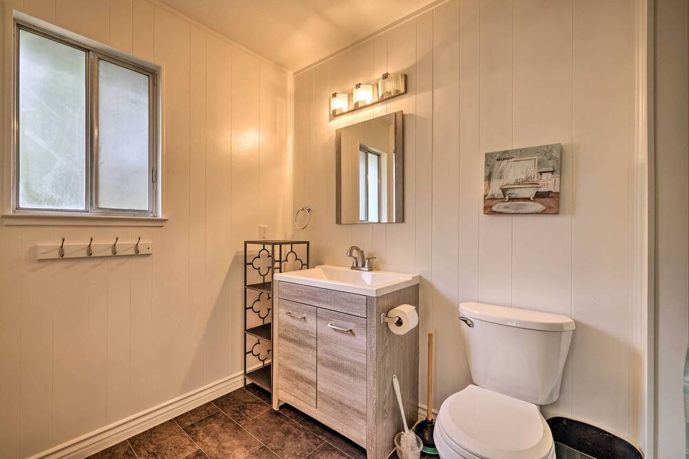 Photo of Bathroom in Mono Vista