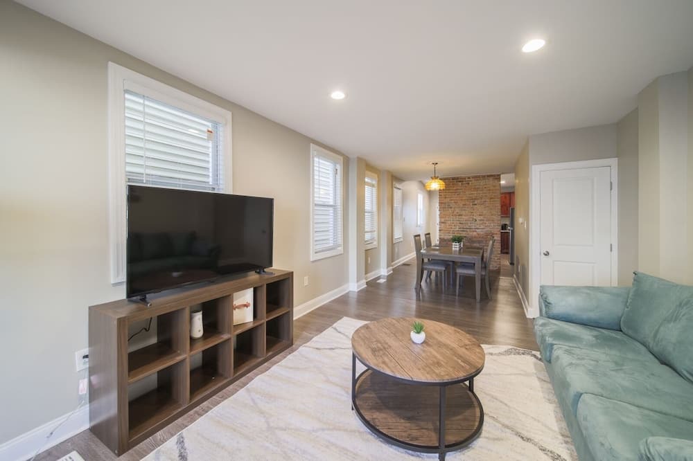 Photo of Livingroom in Ironbound District
