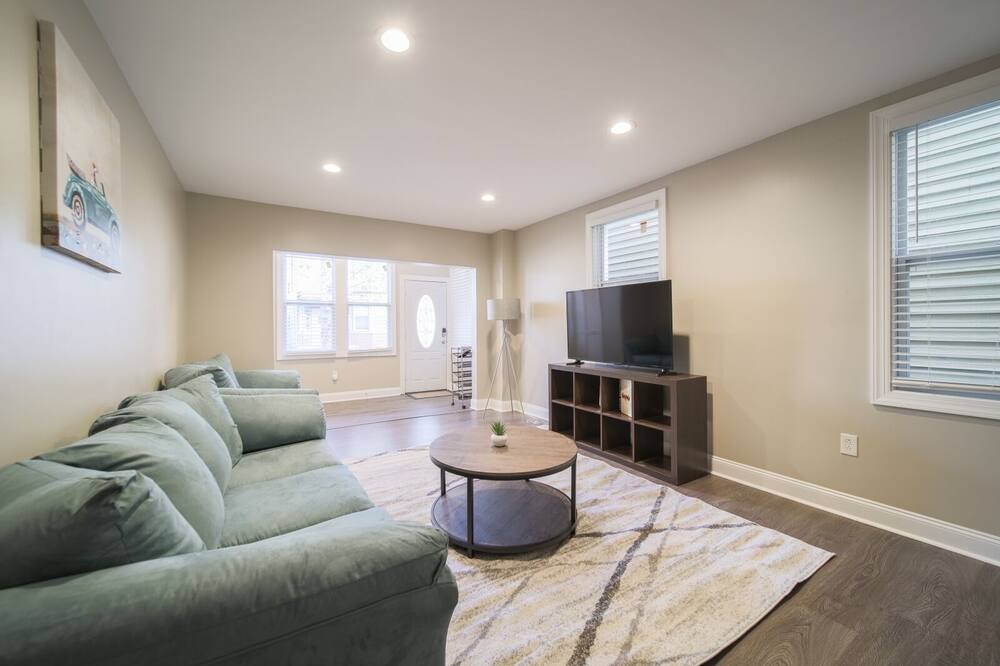 Photo of Livingroom in Ironbound District