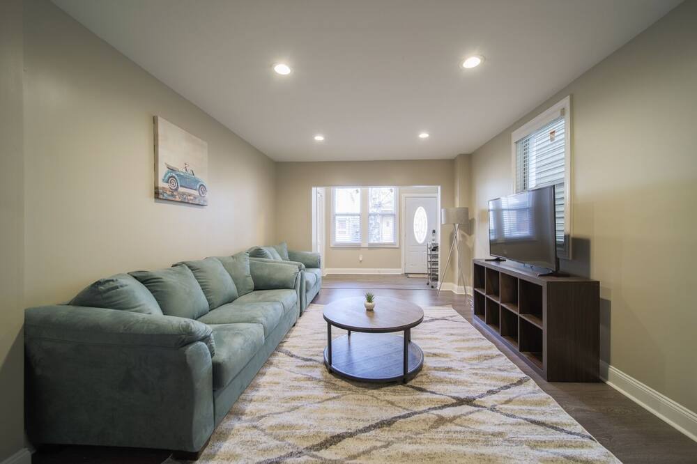 Photo of Livingroom in Ironbound District