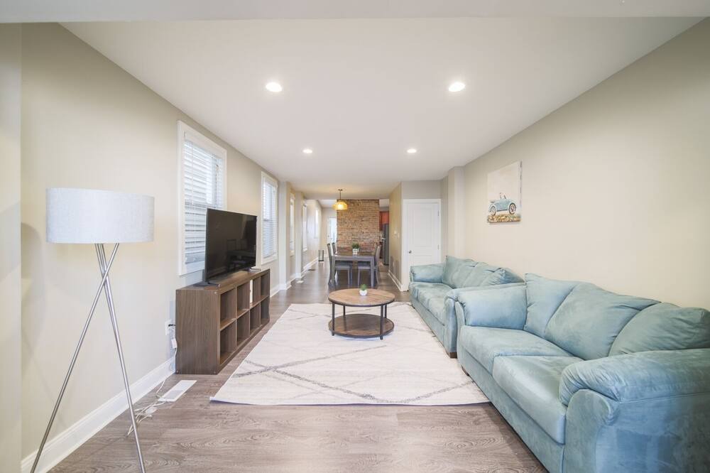Photo of Livingroom in Ironbound District