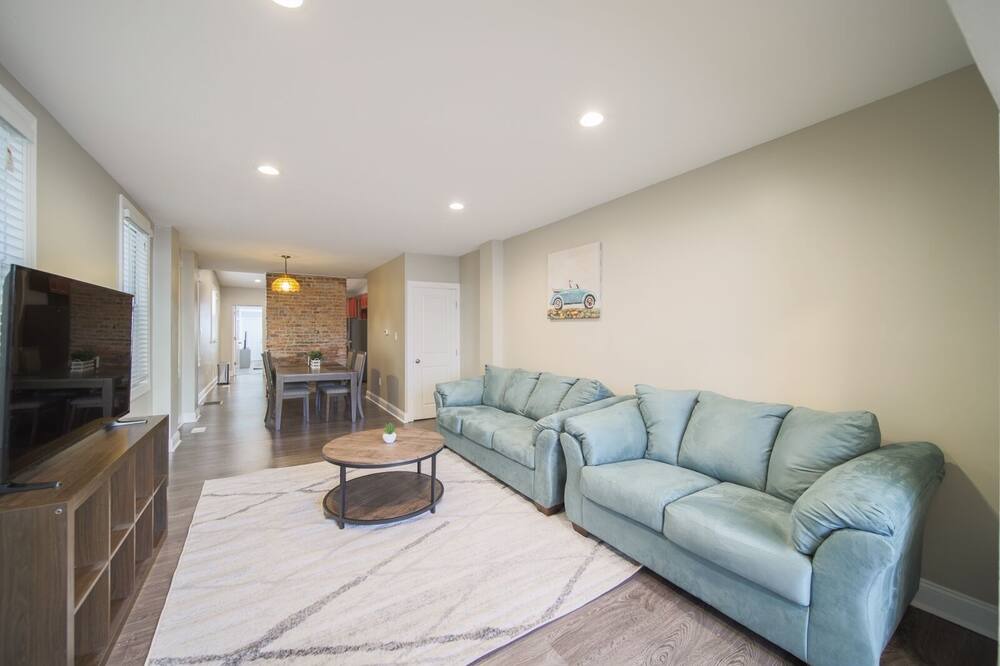 Photo of Livingroom in Ironbound District