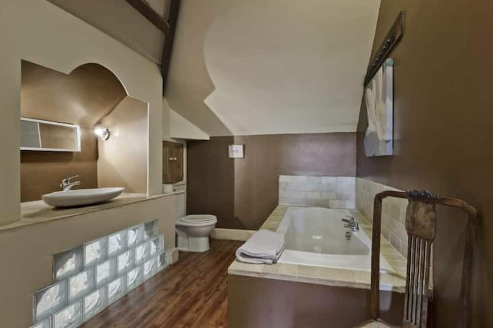 Photo of Bathroom in Kneesall