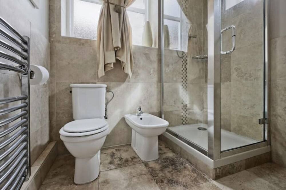 Photo of Bathroom in Kneesall