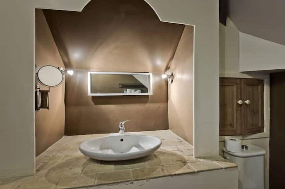 Photo of Bathroom in Kneesall